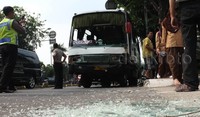 Peristiwa kecelakaan ini terjadi sekitar pukul 13.00 WIB, Rabu (16/9/2015). Reno Hastukrisnapati Widarto/detikFoto.     