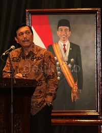 Luhut memberikan sambutan.