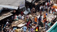     Proses pembongkaran berlangsung damai tanpa perlawanan pedagang.