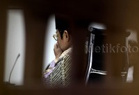 Waryono juga terbukti melakukan korupsi sebagaimana dakwaan kedua yakni memberikan duit USD 140 ribu untuk anggota DPR periode 2009-2014, Sutan Bhatoegana. Duit ini diberikan untuk mempermulus pembahasan APBN-P TA 2013 di Komisi VII DPR.