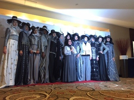 Lula Kamal Pukau Perhatian Penonton di New York Couture Fashion Week