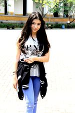 Hiii... Cassandra Lee Berpose di Lawang Sewu