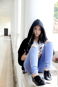 Cassie berpose di lorong Lawang Sewu. (dok. Pribadi)