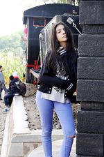 Hiii... Cassandra Lee Berpose di Lawang Sewu