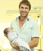 Aww... Lucunya Baby Tiggy, Anak Ketiga Indah Kalalo