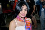 Yuni Shara Bergaya Bak Anak Muda Masa Kini di Konser Andien