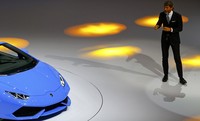 CEO Lamborghini Stephan Winkelmann memperkenalkan Huracan Spyder di Frankfurt Motor Show. Kai Pfaffenbach/Reuters/detikFoto.