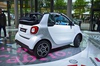 Pada mesin, Smart New ForTwo Cabrio ini menawarkan mesin turbocharged 0.9-liter tiga silinder. Mesin ini diklaim bakal memiliki 89 daya kuda pada 6.200 rpm dan torsi mencapai 100 lb-ft di 2.500 rpm.Istimewa/Leftlanenews.