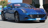 Cerarri California T siap menemani pengunjung melakukan test drive.