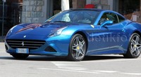 Ini dia mobil ferarri california T, salah satu mobil test drive untuk para pengunjung yang ingin mencoba sensasi naik kuda jingkrak.