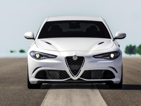 Alfa Romeo Bermesin Ferrari Dijual Akhir Tahun Ini