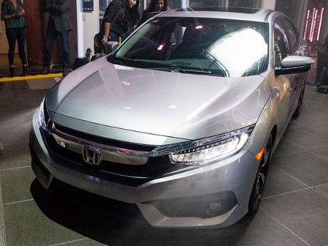 Wuih, Sedan Civic Terbaru Mulai Tampil