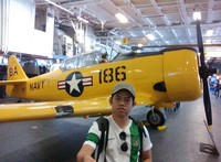 Hal terakhir yang tak boleh dilewatkan yaitu selfie! Dengan latar belakang pesawat seperti ini, selfie pasti jadi keren (Toriq/detikTravel)