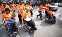 Mereka kemudian berjalan ke kantor Kemenhub RI.