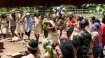 Mengunjungi Suku Kabola di Kampung Tradisional Monbang