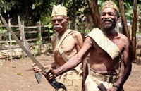 Masyarakat suku Kabola menampilkan kesenian tradisional.