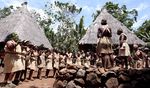 Mengunjungi Suku Kabola di Kampung Tradisional Monbang