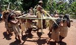 Mengunjungi Suku Kabola di Kampung Tradisional Monbang