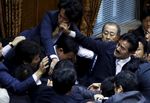 Kericuhan Terjadi di Parlemen Jepang