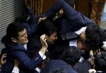 Kericuhan Terjadi di Parlemen Jepang