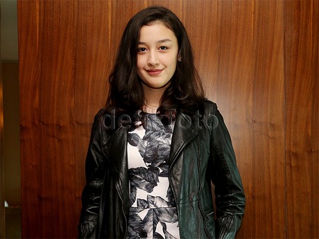 Natasha Ryder Tak Lancar Bahasa Indonesia, Bicara 'English 