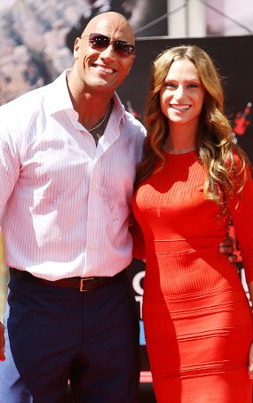 Kekasih Hamil Anak Dwayne Johnson