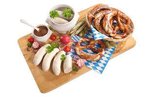 Makan Siang Spesial dengan Sosis khas Jerman yang Juicy Gurih