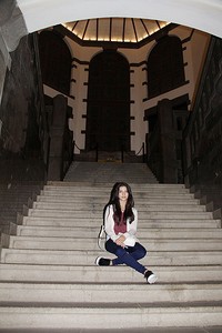 Hiii... Cassandra Lee berpose di Lawang Sewu. (dok. Pribadi)