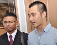 Divonis empat bulan masa rehabilitasi, Eza terima dengan besar hati. Pool/Ismail/detikFoto.