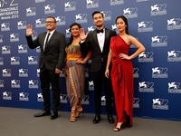 Joko Anwar, Maera Panigoro, Chicco Jerikho, dan Tara Basro berpose di sesi foto pemutaran perdana film 'A Copy Of My Mind.' Tristan Fewings/Getty Images/detikFoto.