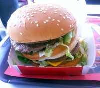 Mega Mac adalah varian baru dari burger McDonalds berukuran jumbo, berisi empat lembar daging dilengkapi keju,selada,acar,bawang bombai dan saus yang gurih.