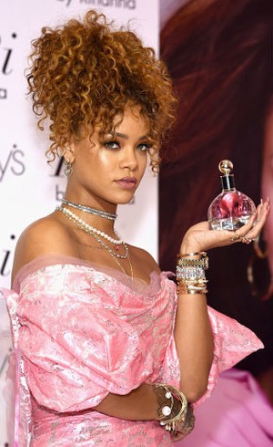 Rihanna Tidak Mau Gabung dengan Geng Selebriti Taylor Swift