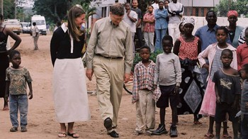 Bill Gates cukup sering berkunjung ke negara termiskin di Afrika untuk mengetahui langsung kondisi di sana. (istimewa/gatesnotes).