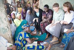 Tinggalkan Kemewahan, Bill Gates Gaul dengan Orang Miskin