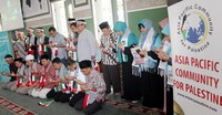 Mereka berdoa bersama. Pool/Ikhwan.