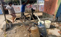 Pompa air ini merupakan satu satunya yang masih berfungsi yang kemudian dimanfaatkan oleh warga.