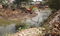 Rencananya badan sungai akan diturap.