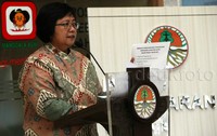 Ia mengatakan pemerintah Indonesia sudah mengerahkan 24 unit pesawat untuk memadamkan api. Dalam waktu dekat, 20 unit pesawat juga akan ditambahkan untuk pemadaman.
