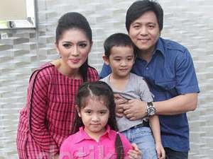 Diterpa Kabar Pisah Ranjang, Angel Karamoy Tetap Santai