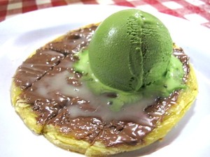 Empuk Manis Roti Maryam Aneka Rasa untuk Camilan Malam