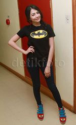 Kezia Karamoy Berbaju Batman