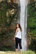 Pose Salshabilla Adriani di Air Terjun