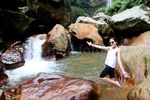 Pose Salshabilla Adriani di Air Terjun