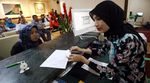 Warga Ramai-ramai Cairkan JHT