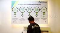 Papan pengumuman berisi langkah-langkah pencairan dana JHT terpampang di ruang pelayanan.