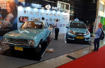 Taksi Pertama Blue Bird