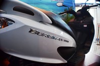 Motor kelas premium ini memiliki kapasitas sebesar 200 cc. Motor ini juga dibekali dengan mesin 4 tak, satu silinder, dan SOHC.