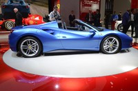 Ditenagai oleh mesin turbo-charged V8 3.902 cc yang mampu menghasilkan dorongan maksimum sebesar 670 CV, serta dilengkapi dengan Variable Torque Management System yang menjamin hantaran torsi yang mulus dan progresif pada gigi-gigi tinggi hingga maksimum 760 Nm pada 3.000 rpm. Pool/dok Ferrari.