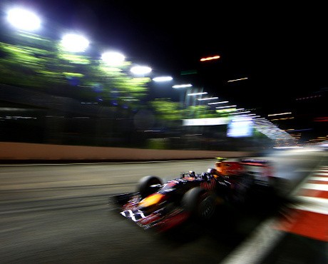 Kvyat Tercepat, Duo Mercedes Melorot