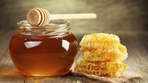 Efek Minum Madu Terbukti Tak Berbeda dengan Gula Putih